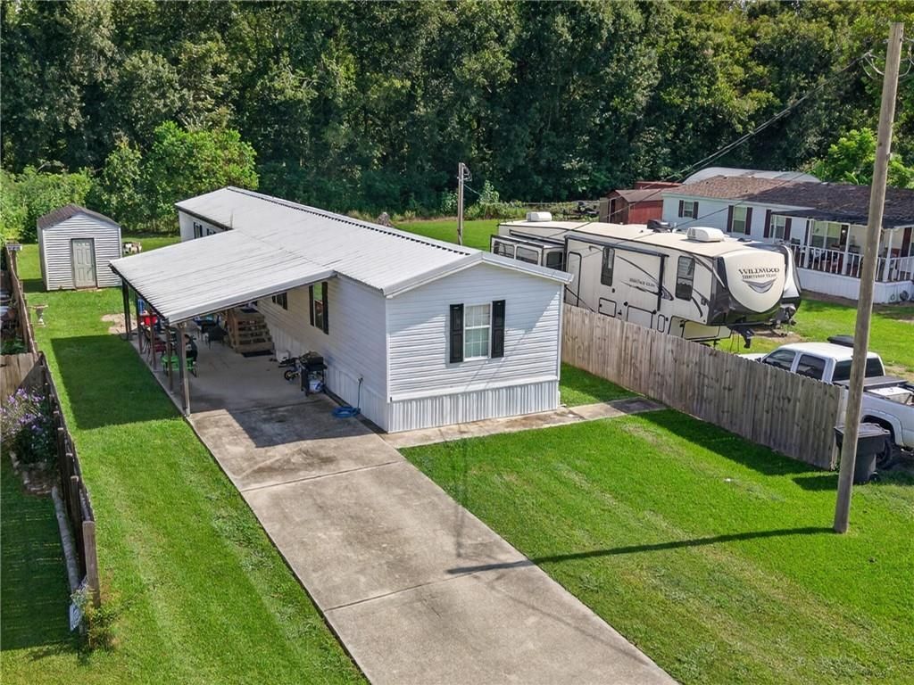 124 CEDAR Drive  Belle Chasse, LA 70037