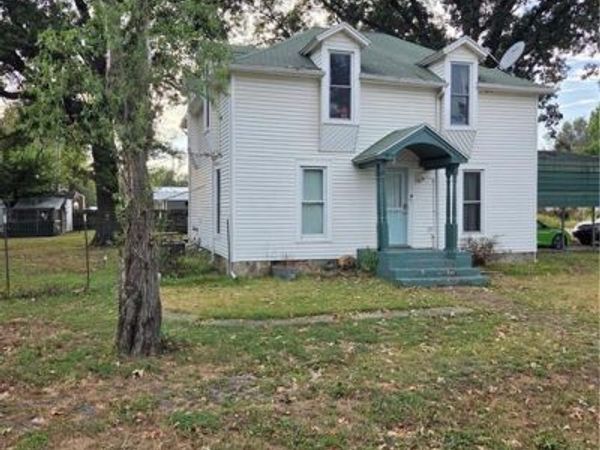 111 N 5th Street, Deepwater, MO 64740