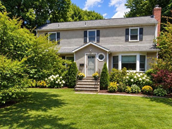 9 Verne Place, Hartsdale, NY 10530
