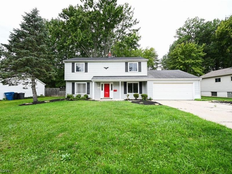 6752 Crestwood Lane, Olmsted Township, OH 44138 Photo 1