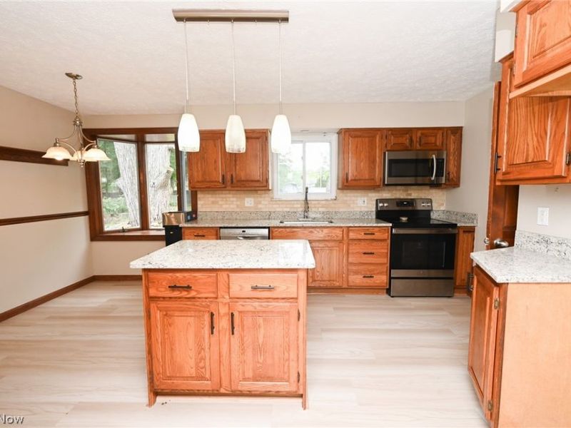 6752 Crestwood Lane, Olmsted Township, OH 44138 Photo 7