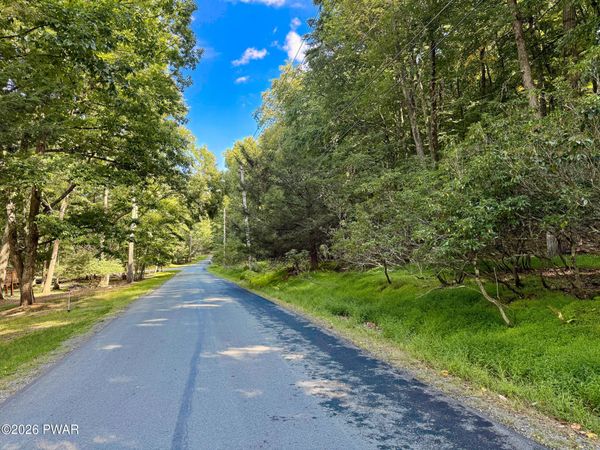216 Indian Drive , Greentown, PA 18426
