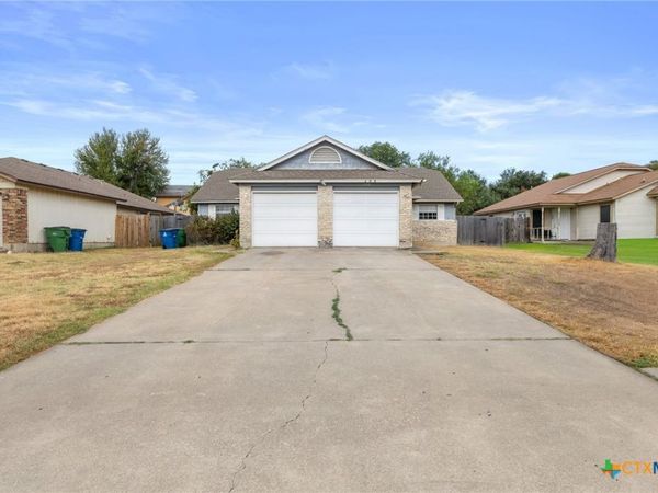 608/610 Greenlawn Boulevard , Round Rock, TX 78664