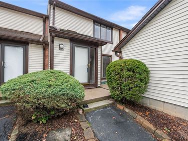 1206 Charlesgate Circle, East Amherst, NY 14051