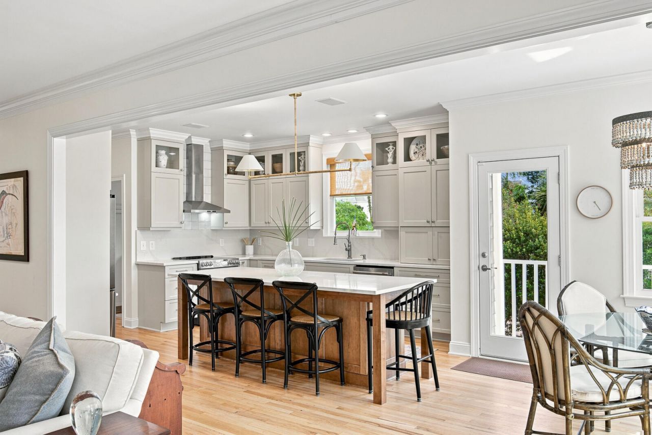 558 Island Walk E Photo 10
