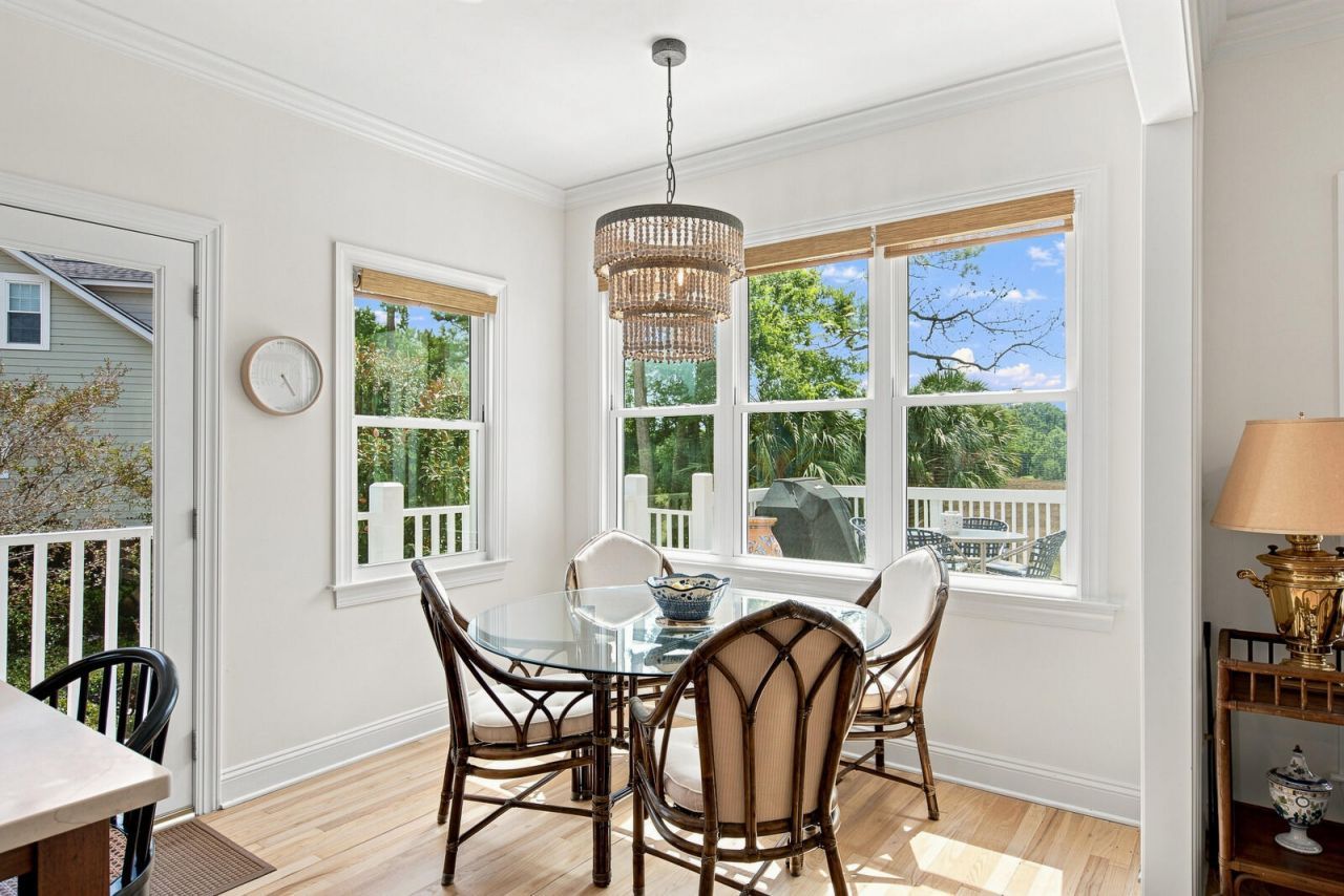 558 Island Walk E Photo 11