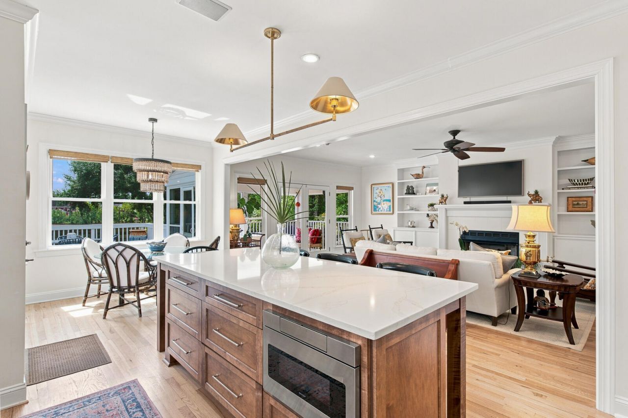 558 Island Walk E Photo 14
