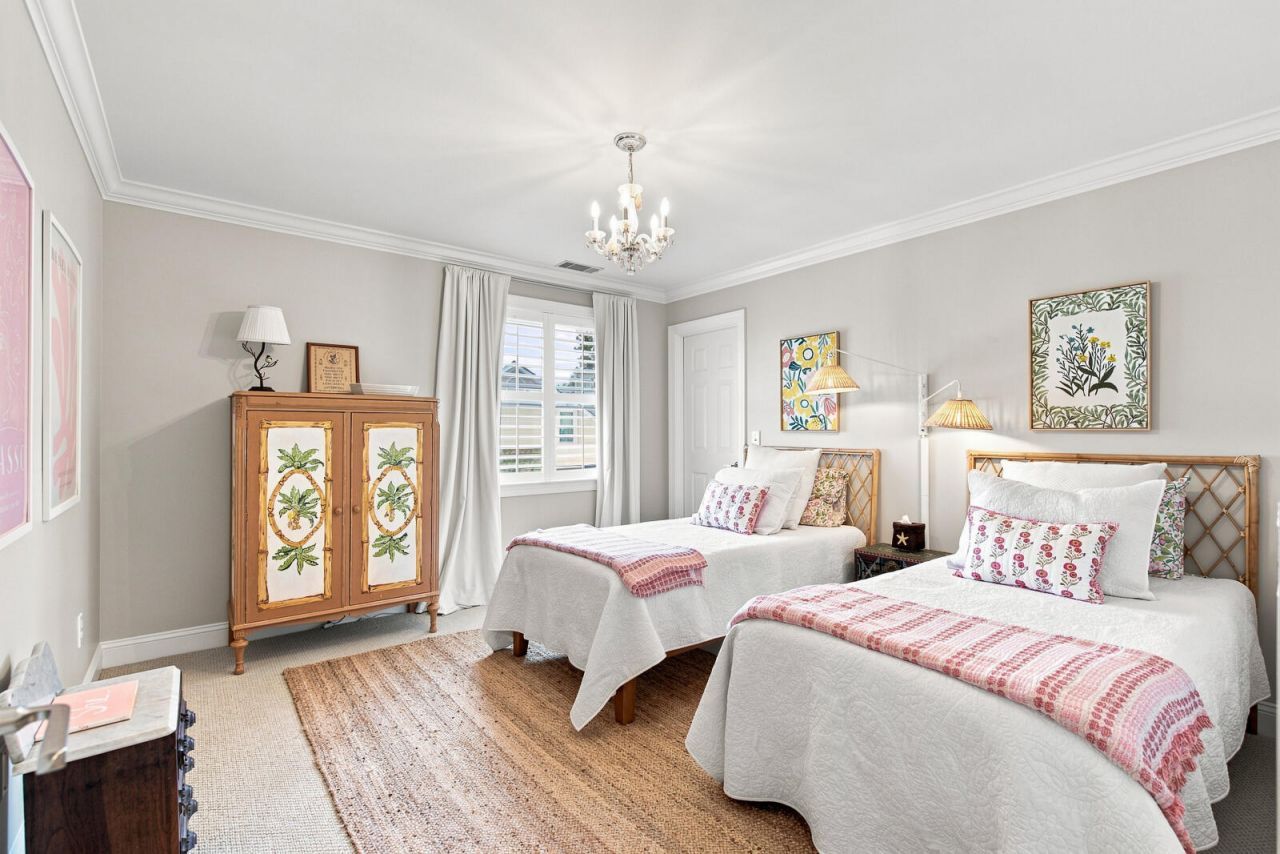 558 Island Walk E Photo 23