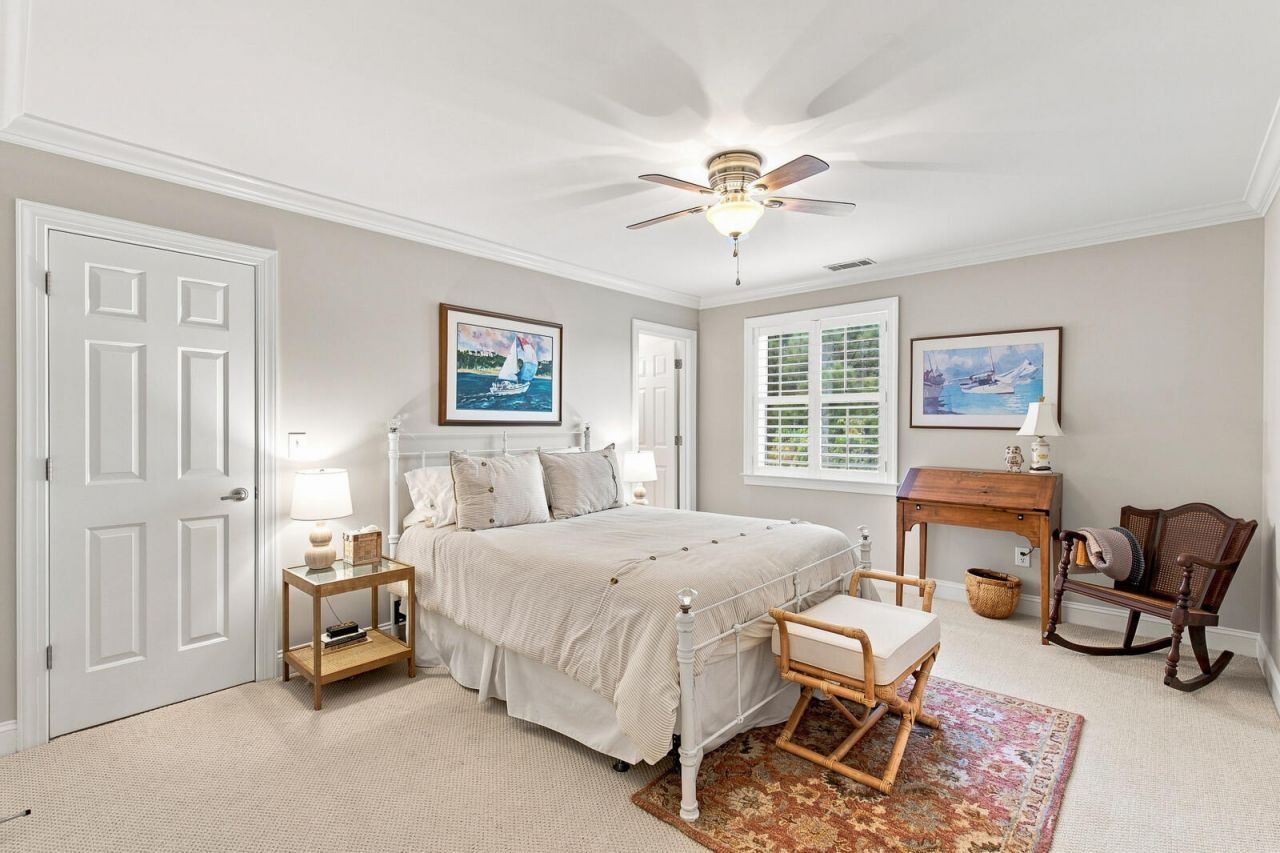 558 Island Walk E Photo 24
