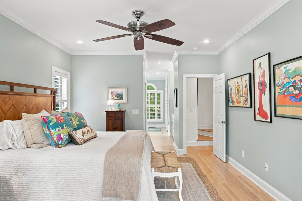 558 Island Walk E Photo 30