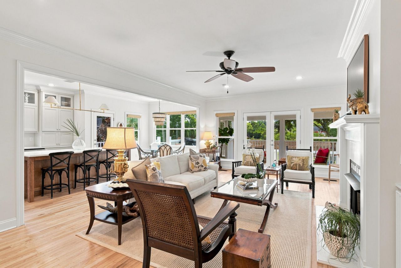 558 Island Walk E Photo 6