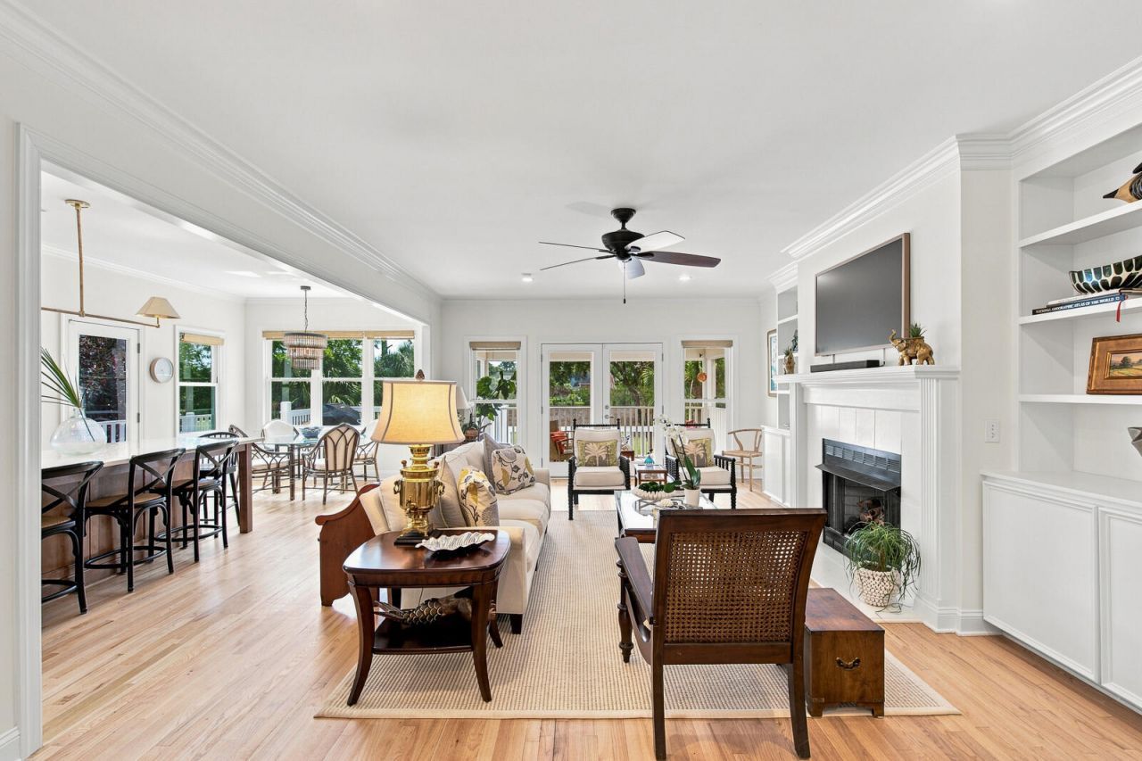 558 Island Walk E Photo 7