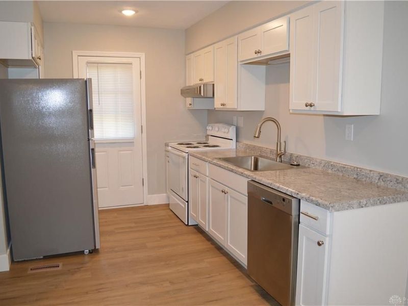 8490 Woodgrove Drive, Washington Township, OH 45458 Photo 2