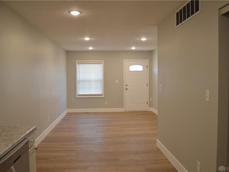 8490 Woodgrove Drive, Washington Township, OH 45458 Photo 4