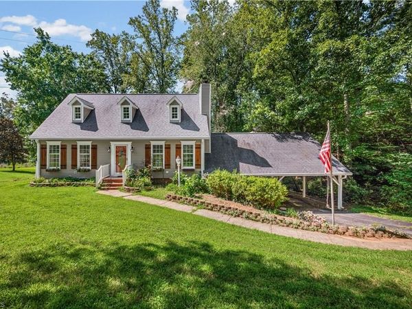 7508 meadowgreen Court , Tobaccoville, NC 27050