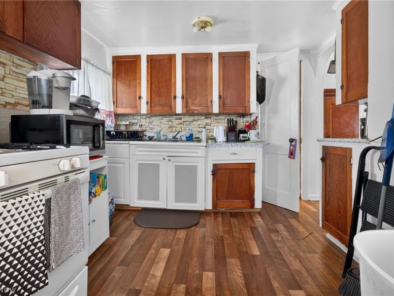 186 Parmely Avenue, Elyria, OH 44035 Photo 9
