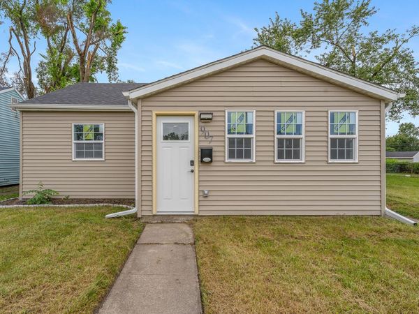 907 Central Avenue , Gary, IN 46407