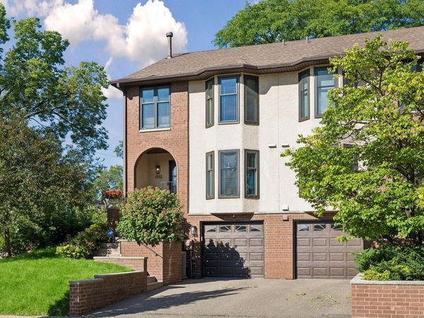 1952 Dupont Avenue S, Minneapolis, MN 55403