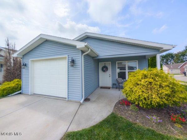 2240 Redbud Lane, Delta, OH 43515