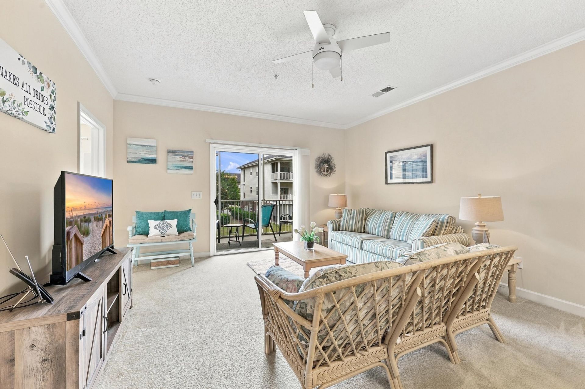 208 Castle Dr. Photo 12