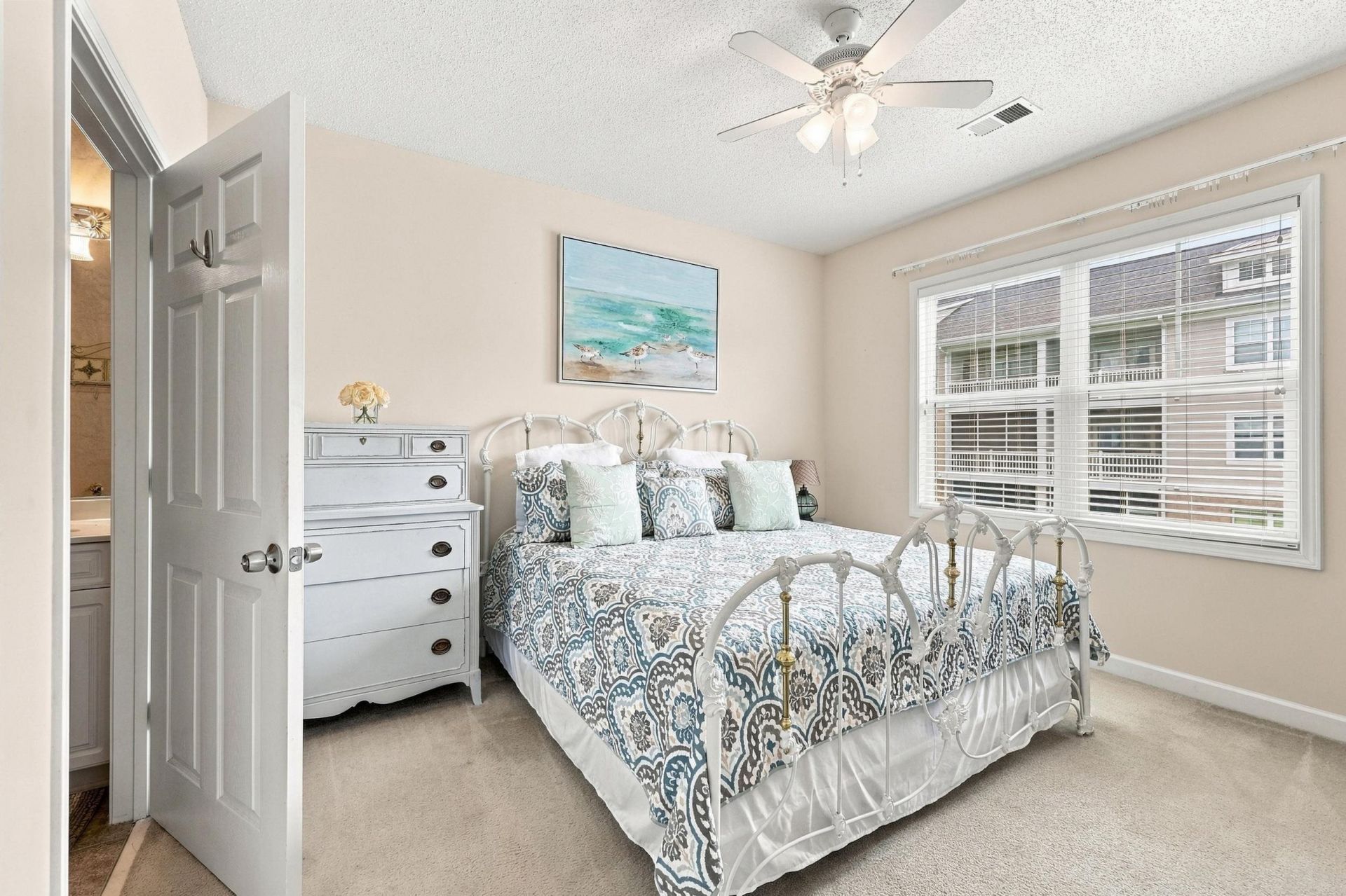208 Castle Dr. Photo 13