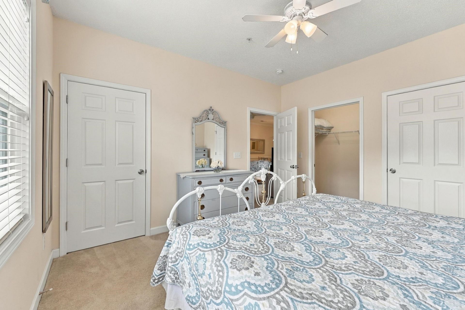 208 Castle Dr. Photo 15