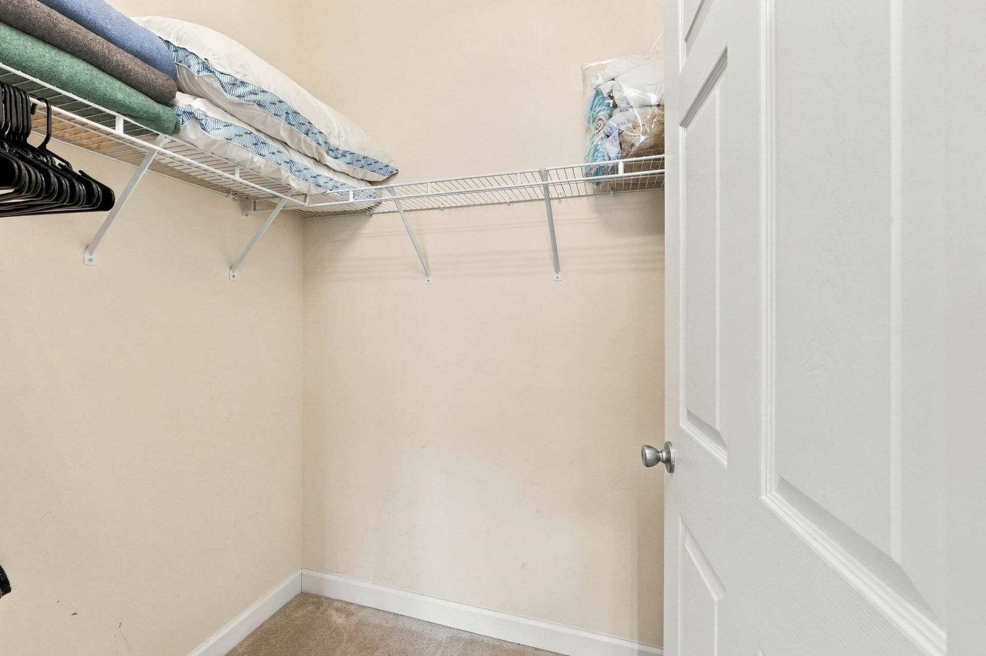 208 Castle Dr. Photo 16