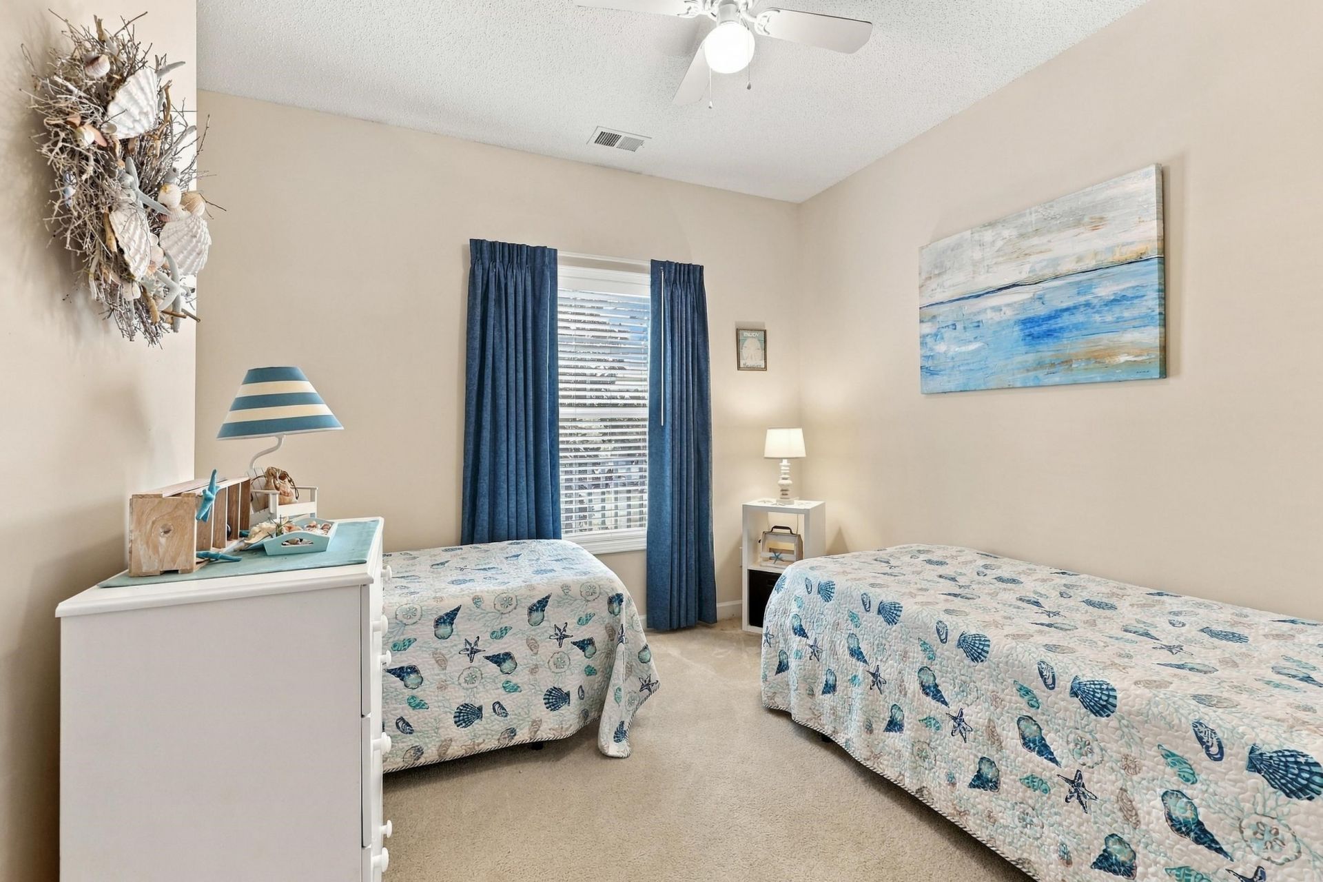 208 Castle Dr. Photo 18