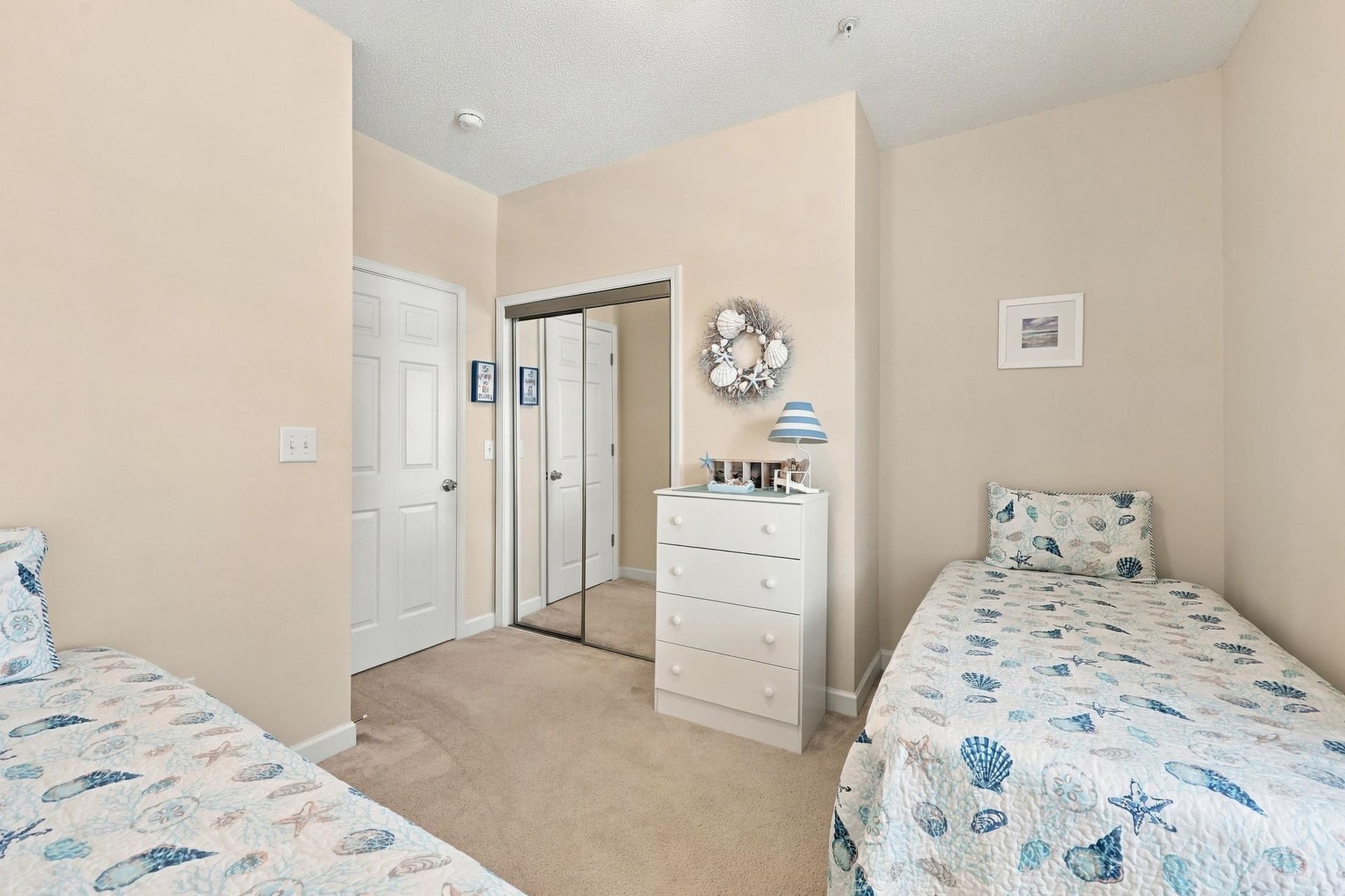 208 Castle Dr. Photo 19