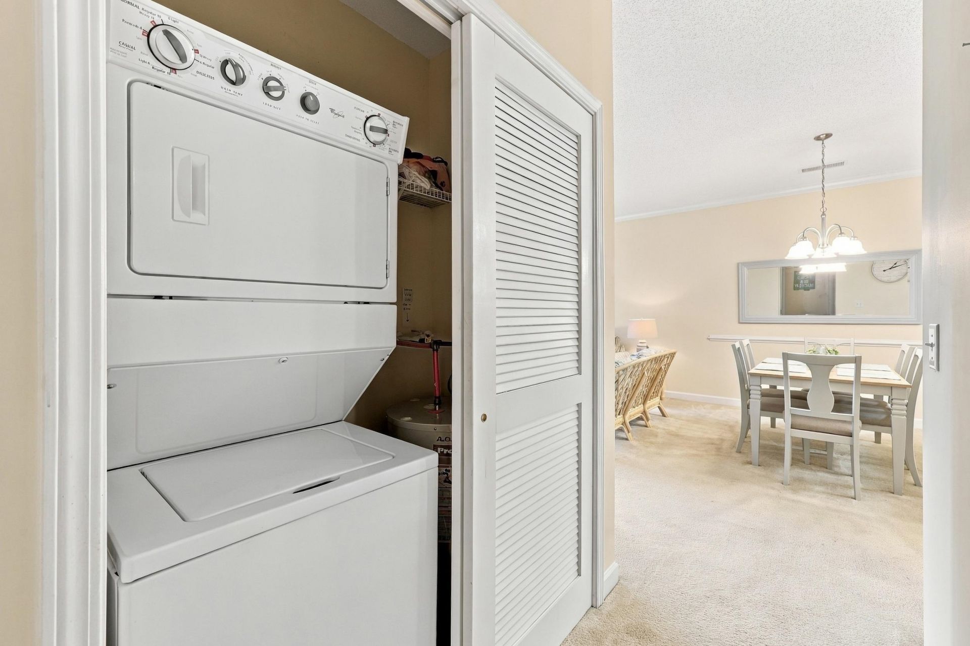 208 Castle Dr. Photo 21