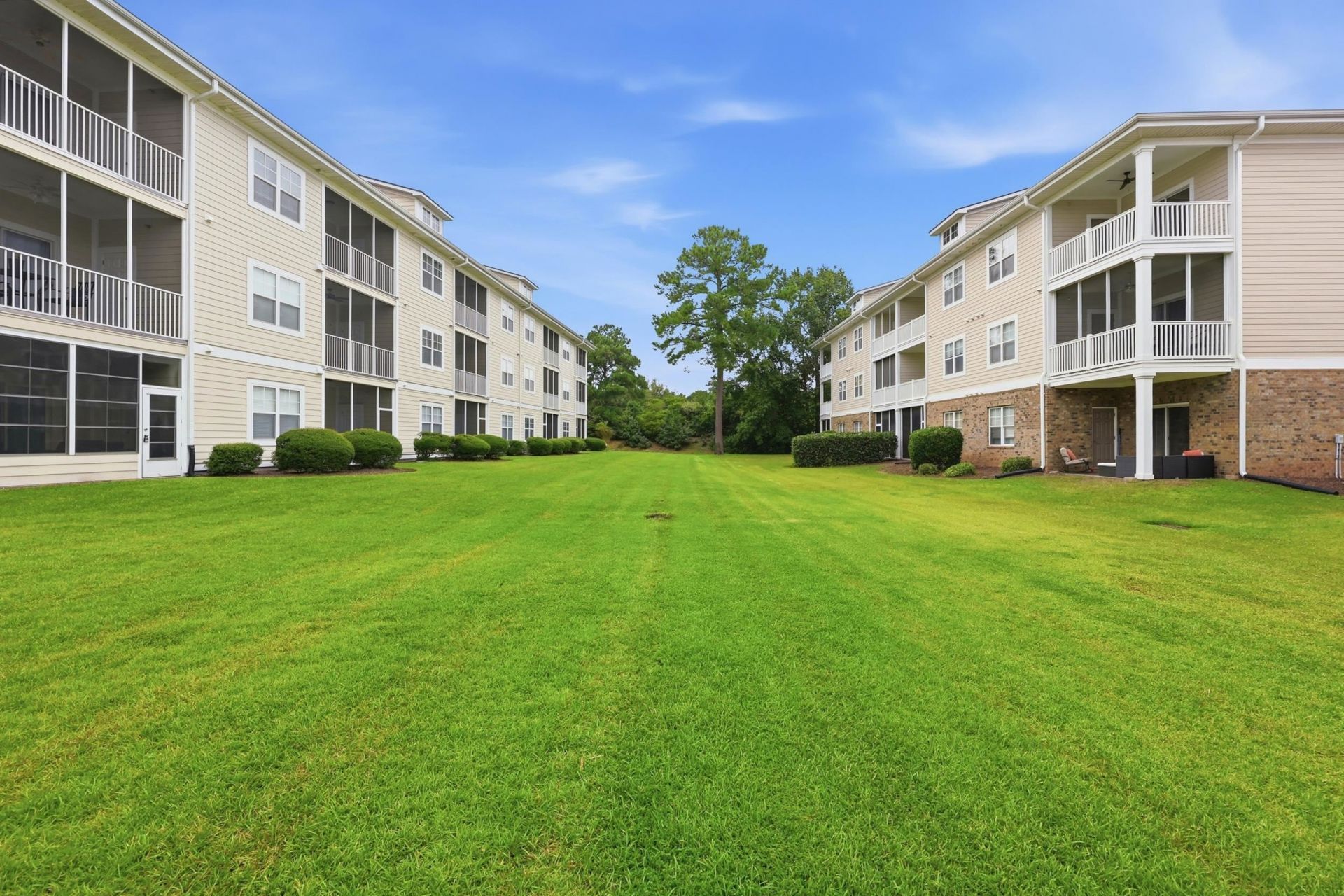 208 Castle Dr. Photo 25