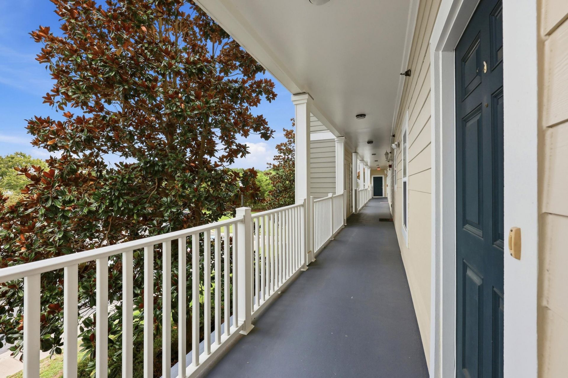208 Castle Dr. Photo 3