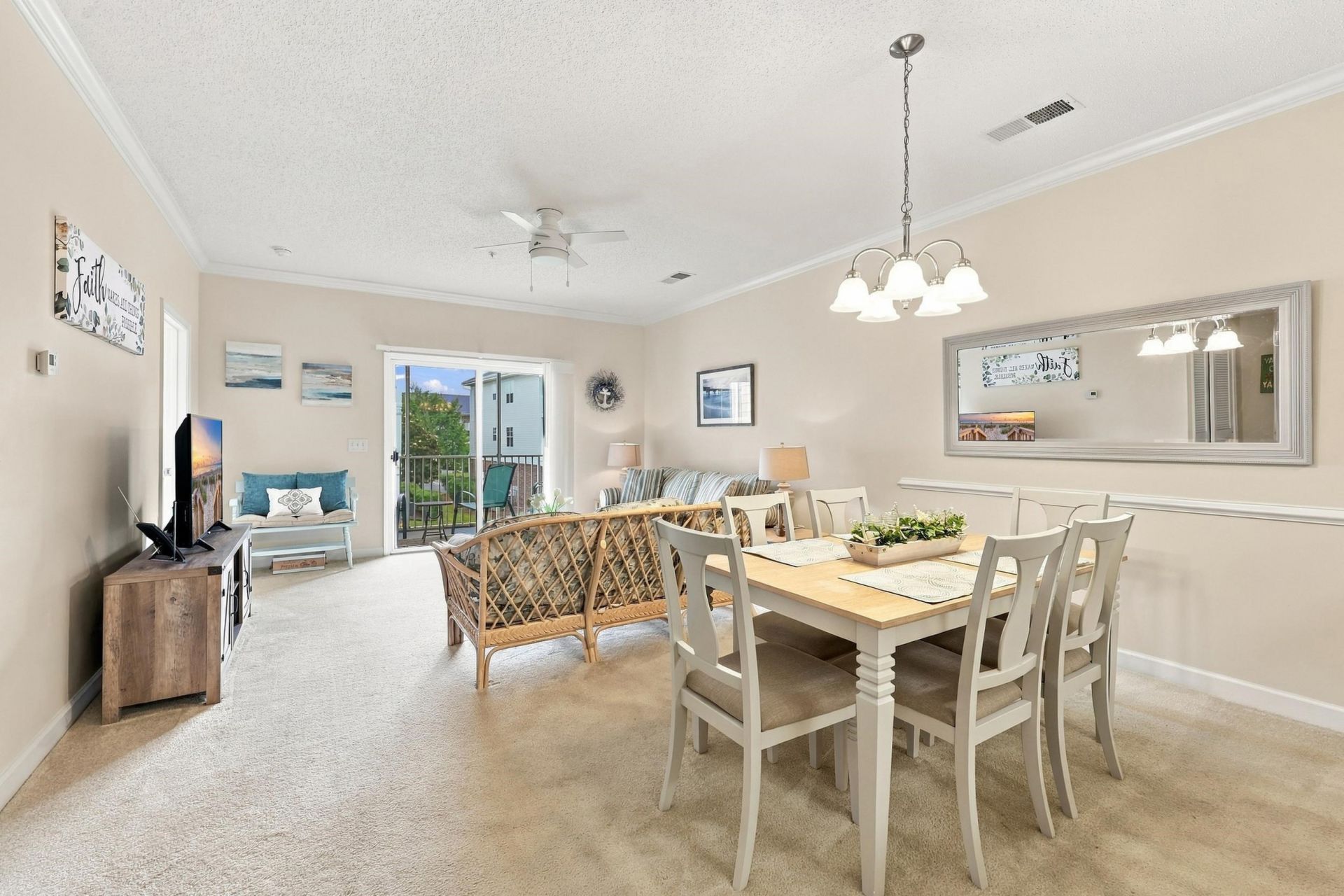 208 Castle Dr. Photo 8