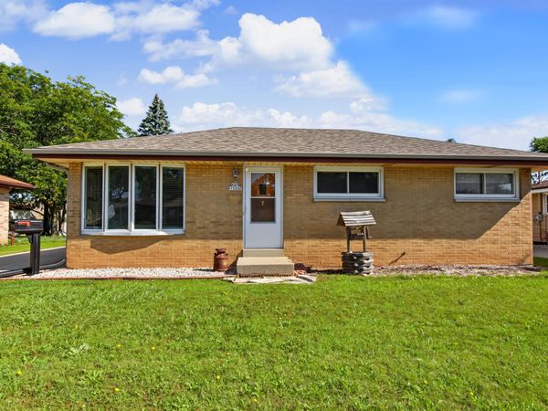 N89W15240 Jefferson Ave, Menomonee Falls, WI 53051