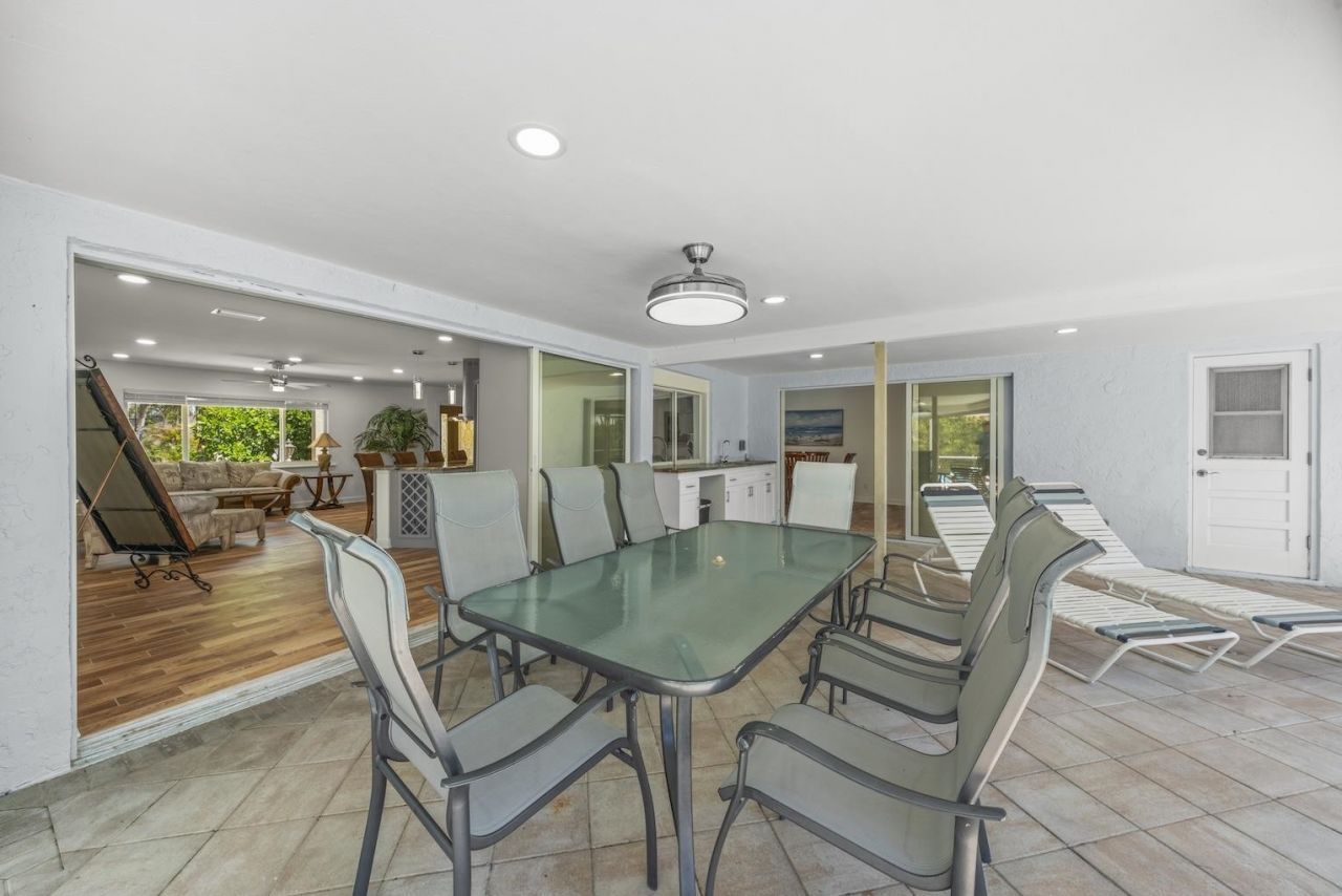 9421 Moonlight Dr, Sanibel, FL 33957 Photo