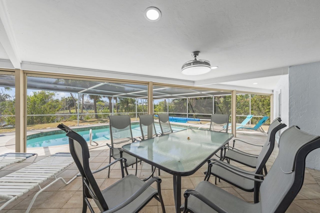 9421 Moonlight Dr, Sanibel, FL 33957 Photo