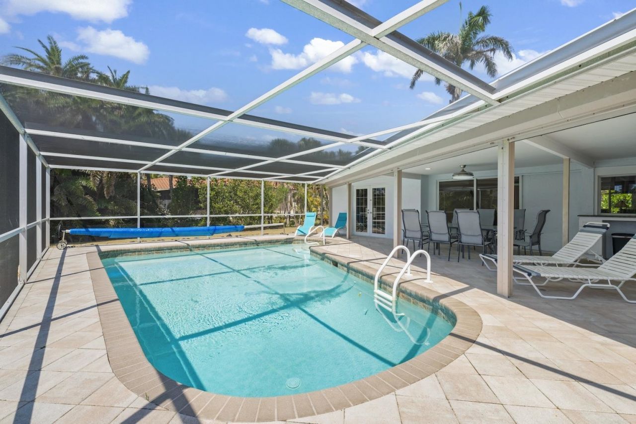 9421 Moonlight Dr, Sanibel, FL 33957 Photo