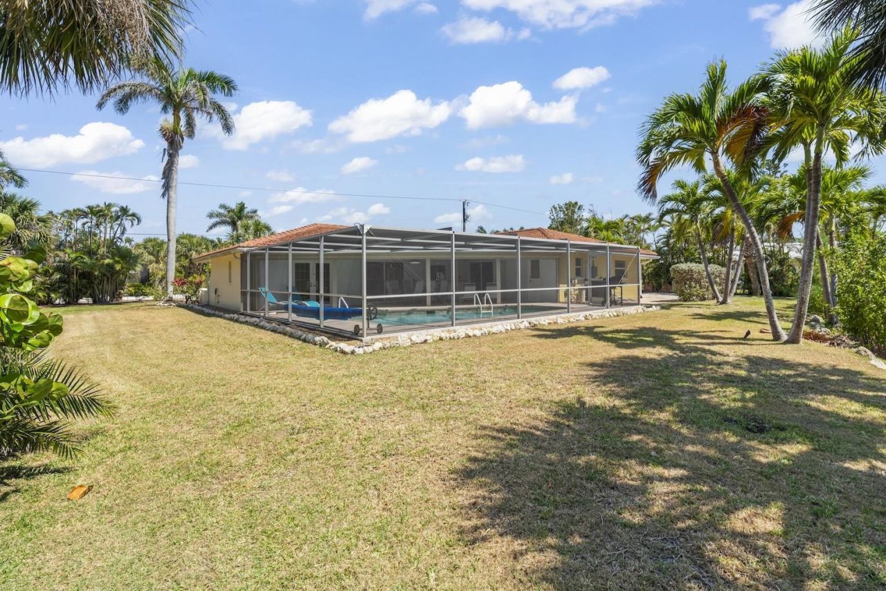 9421 Moonlight Dr, Sanibel, FL 33957 Photo