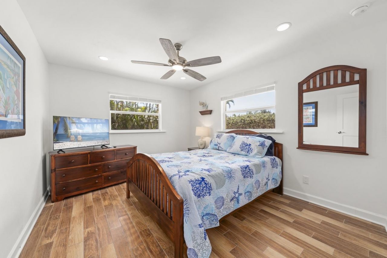 9421 Moonlight Dr, Sanibel, FL 33957 Photo