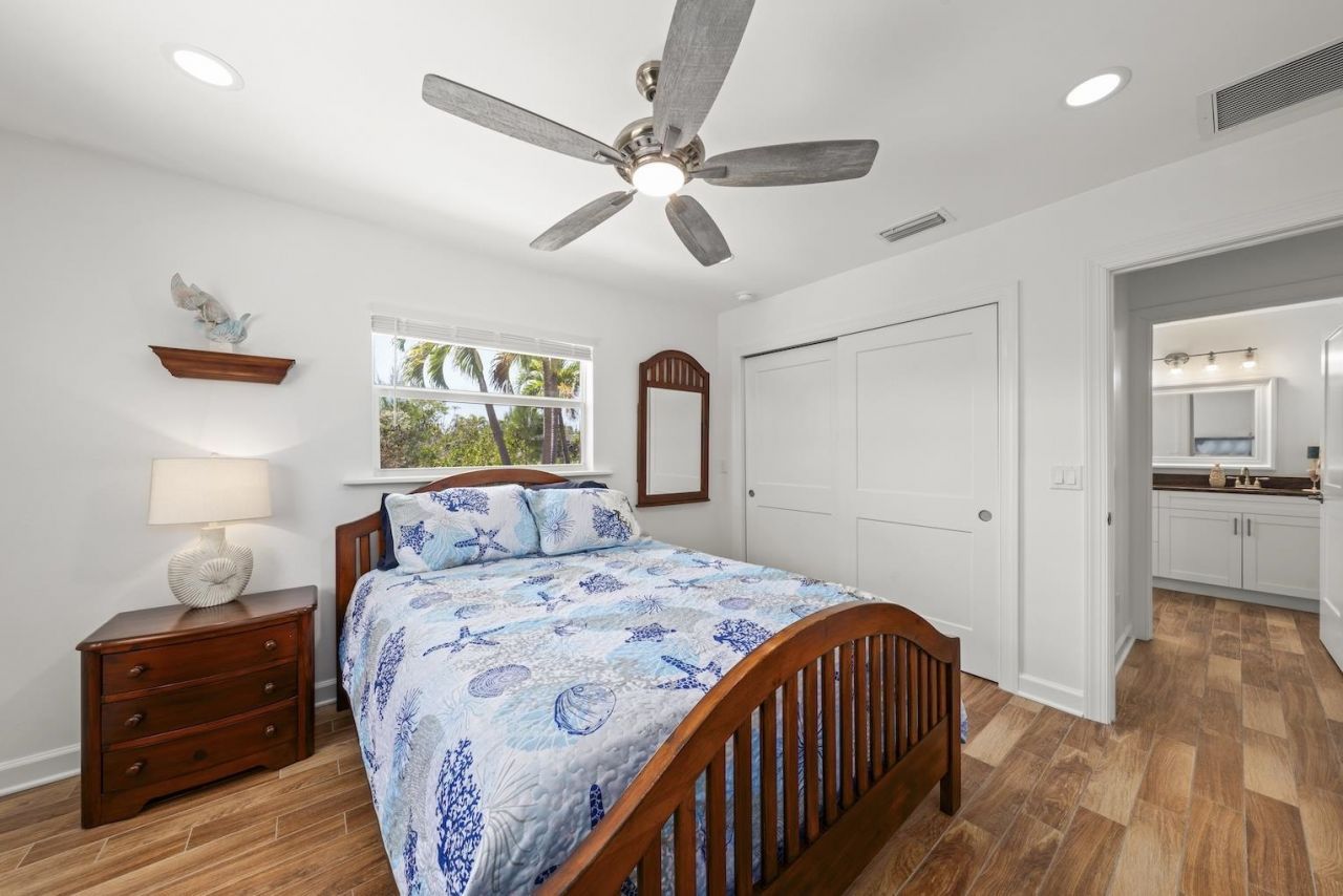 9421 Moonlight Dr, Sanibel, FL 33957 Photo