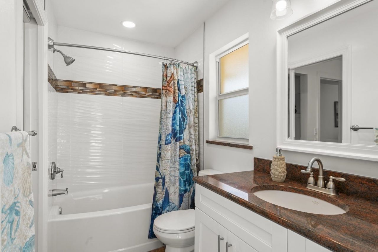 9421 Moonlight Dr, Sanibel, FL 33957 Photo