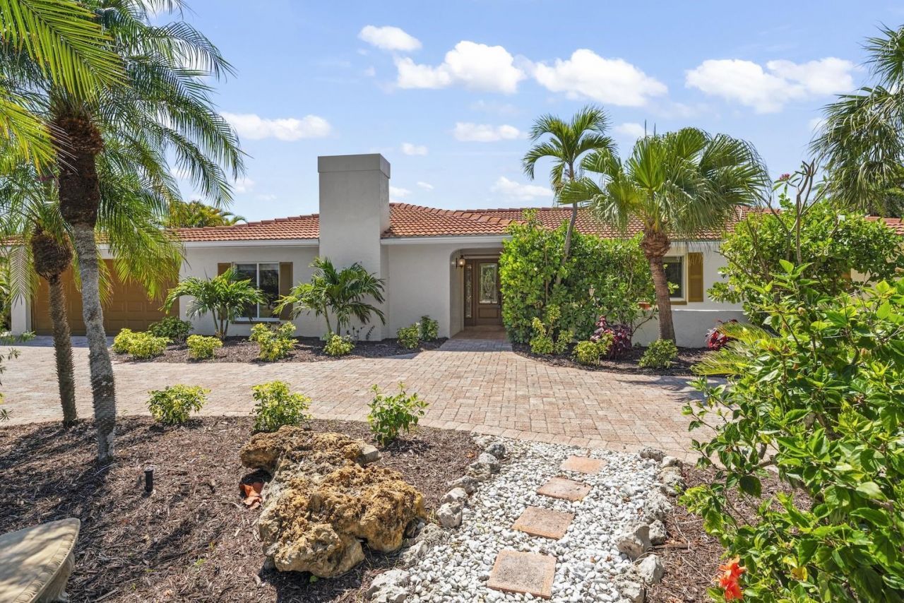 9421 Moonlight Dr, Sanibel, FL 33957 Photo