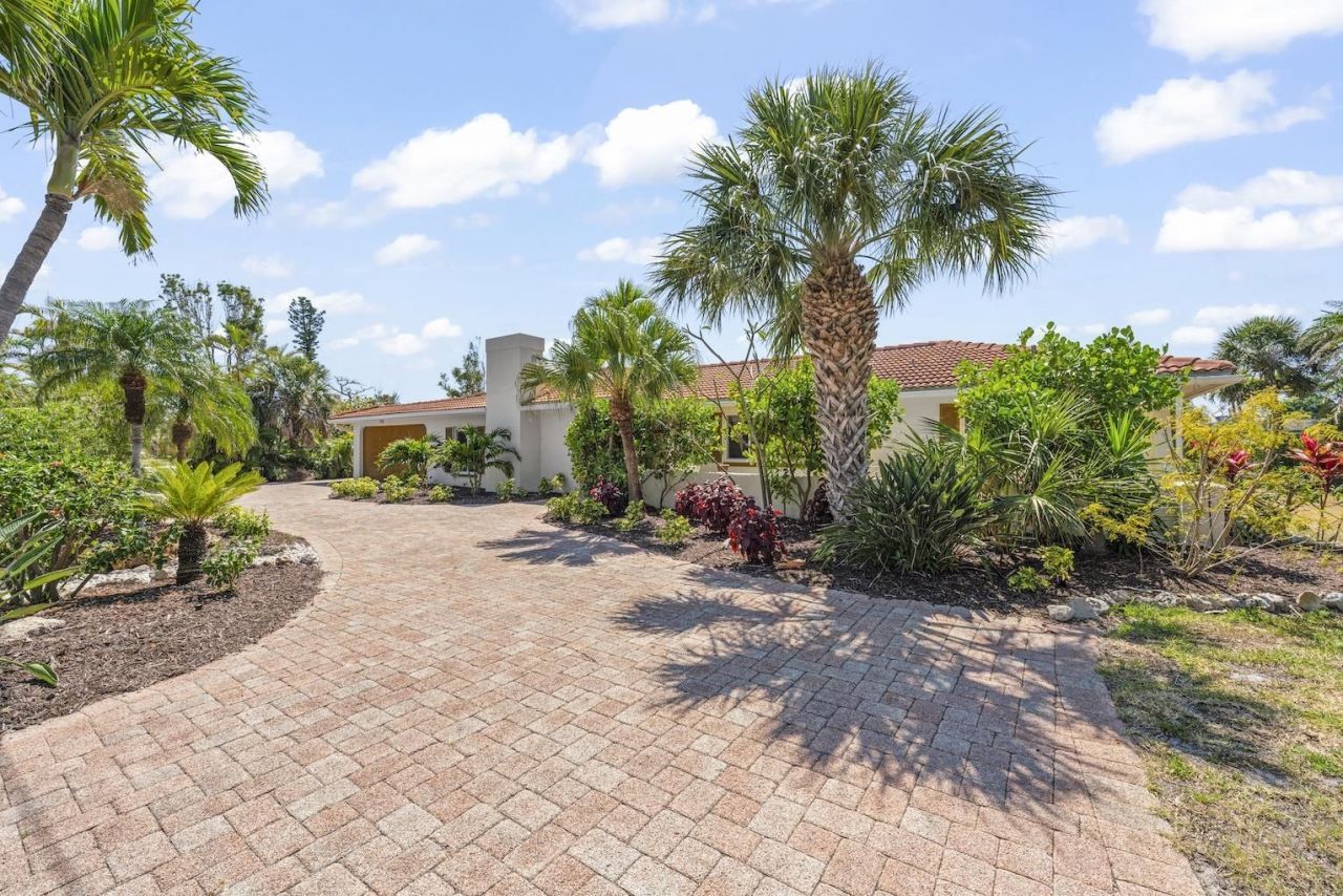 9421 Moonlight Dr, Sanibel, FL 33957 Photo