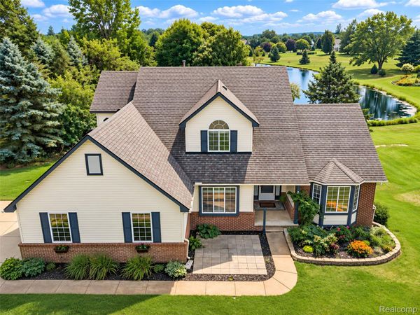 221 Maplewood Drive, Brandon Township, Mi 48348