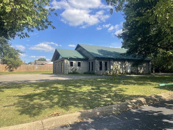 84 W UNIVERSITY PKY, Jackson, TN 38305