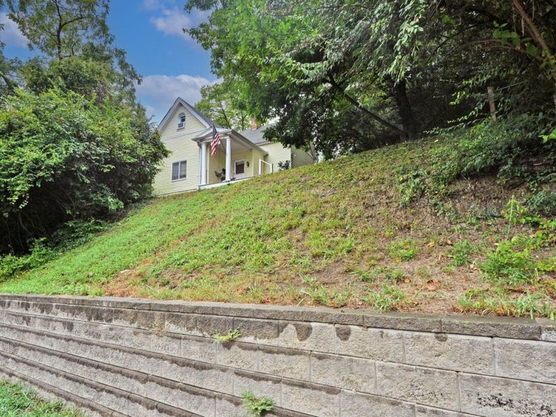 647 Delta Avenue, Cincinnati, OH 45226 Photo 2