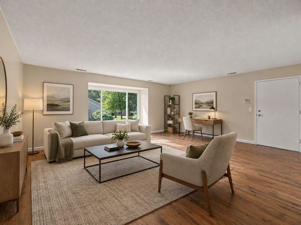 9 Thayer Pond Dr, Unit 8, Oxford, MA 01537