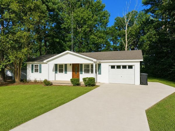 385 Clifty Village Ln , Paris, TN 38242