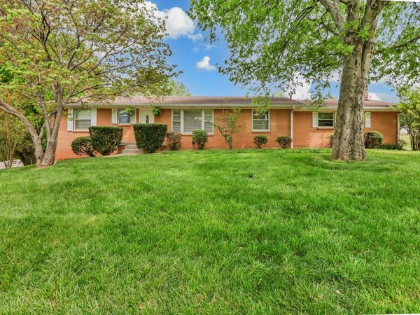 1311 Oak Hill Dr , Clarksville, TN 37040