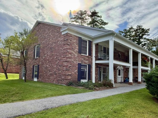 100 Kennedy Drive, Unit 65, South Burlington, VT 05403